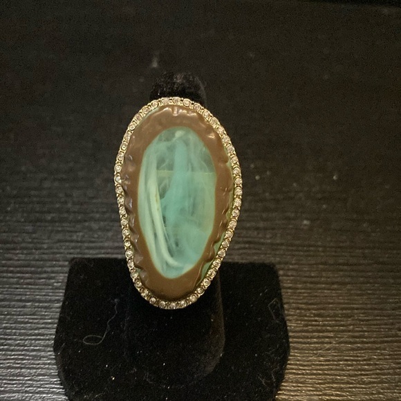 Jewelry - Elegant Green Stone like Ring with Gold Accents